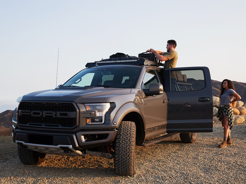 Ford F-150 Super Crew (2018-2020) Slimsport Roof Rack Kit / Lightbar valmis - Front Runner 5