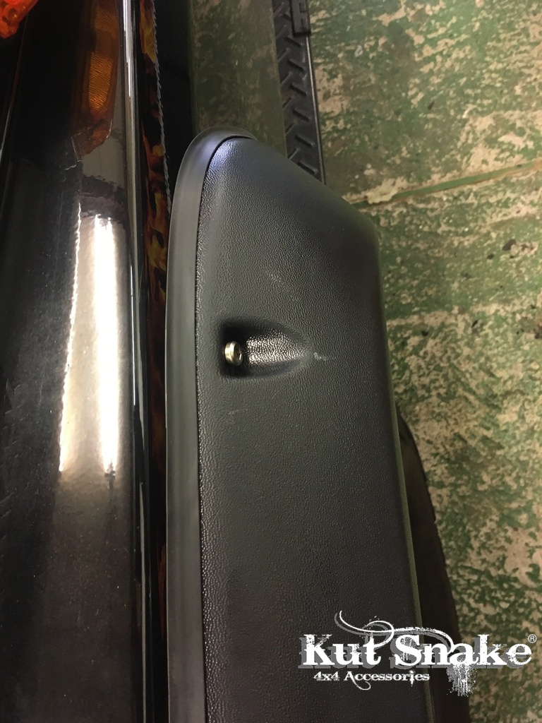 Lokasuojan levike, Toyota Land Cruiser 75-series 9