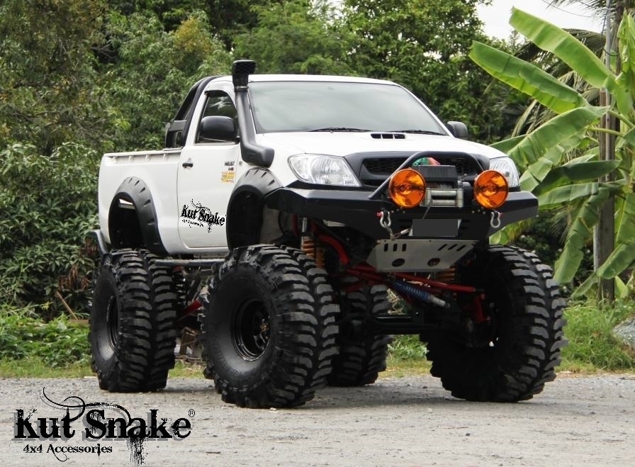 Lokasuojan levike, Toyota Hilux Vigo12-15 MONSTER 7