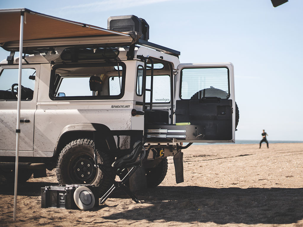 Land Rover Defender (1983-2016) Gullwing -ikkuna / lasi - valmistajalta Front Runner 4