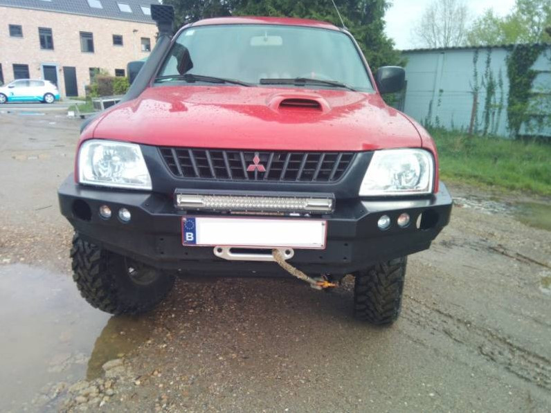Vinssipuskuri, eteen, Mitsubishi L200