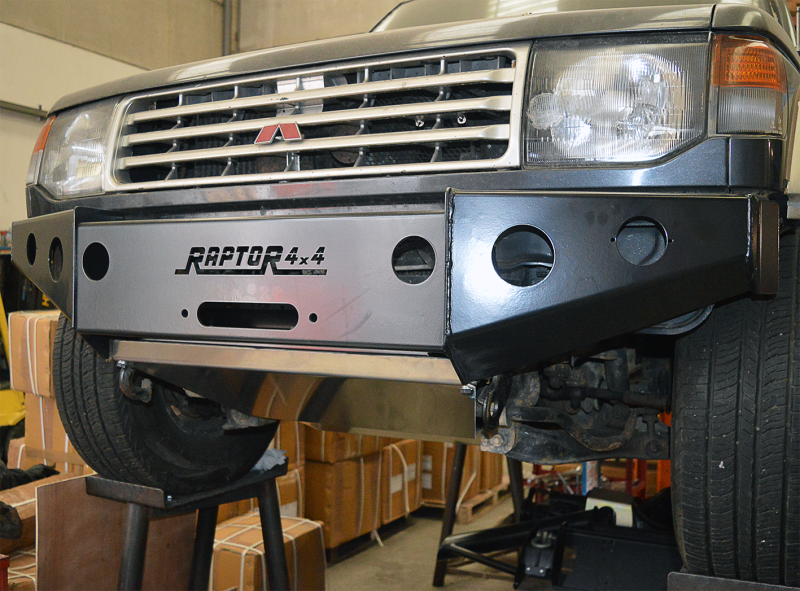FRONT SQUARED WINCH BUMPER MITSUBISHI PAJERO