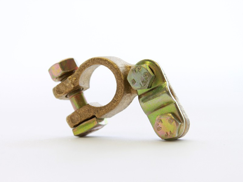 Akun liitin / positiivinen